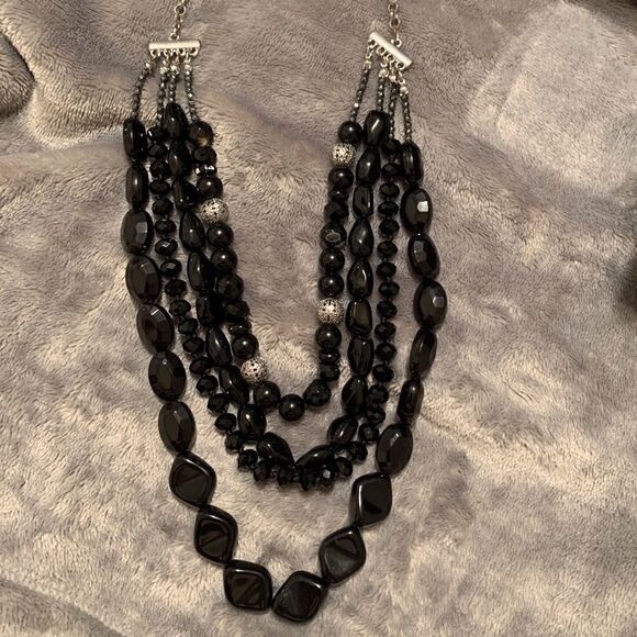 🌸 Beautiful Black Statement Necklace - Picture 1 of 4